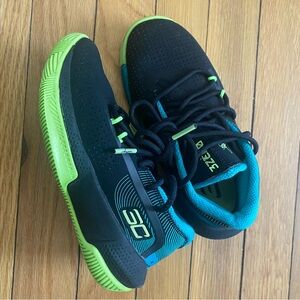 Boys UnderArmour shoes size 12 kids like new!